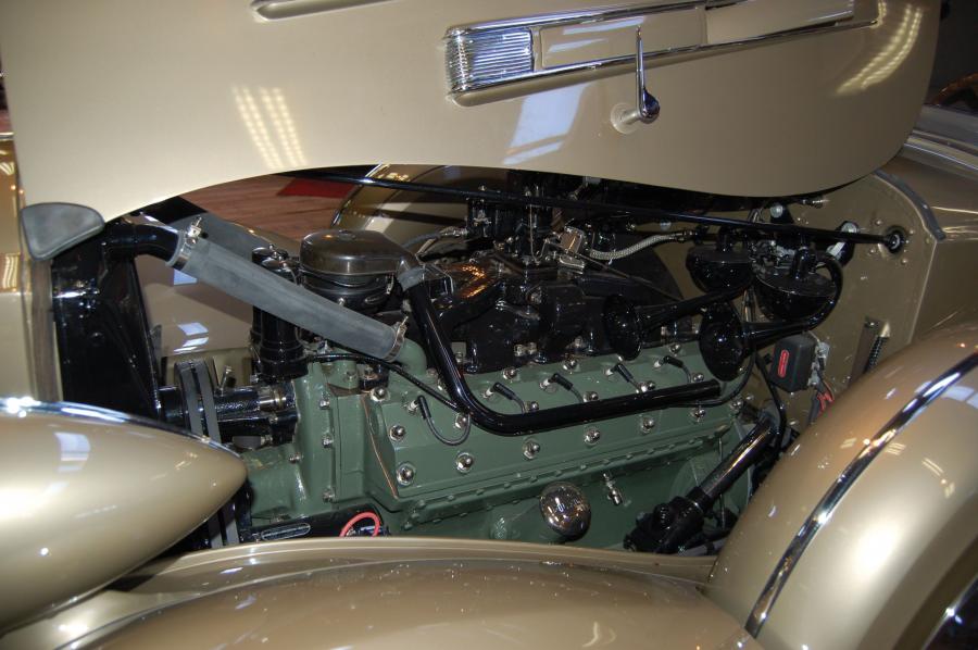  Packard Twelve 2/4-Passenger Coupe 1937 года  (фото 5 из 11)